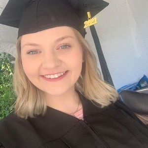 Meet your Posher, Danielle